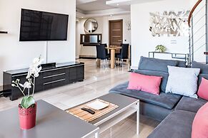Bp7c.2a Beachfront Penthouse With Private Pool
