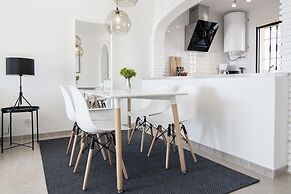 RDM - Stylish Holiday Apartment With Ocean Views