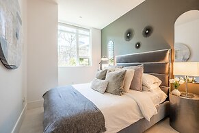 Neptune Fort York Suites