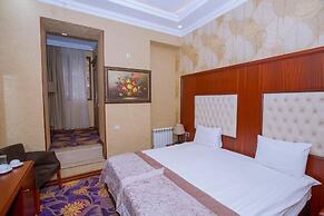 Clover Hotel
