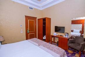 Clover Hotel
