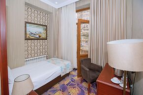 Clover Hotel