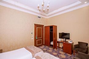 Clover Hotel