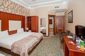 Clover Hotel