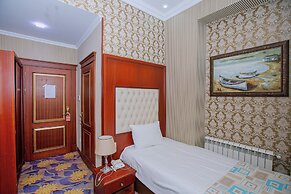 Clover Hotel