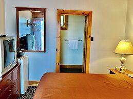 Rocky Mountain Lodge & Suites