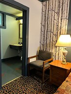 Rocky Mountain Lodge & Suites