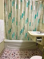 Rocky Mountain Lodge & Suites
