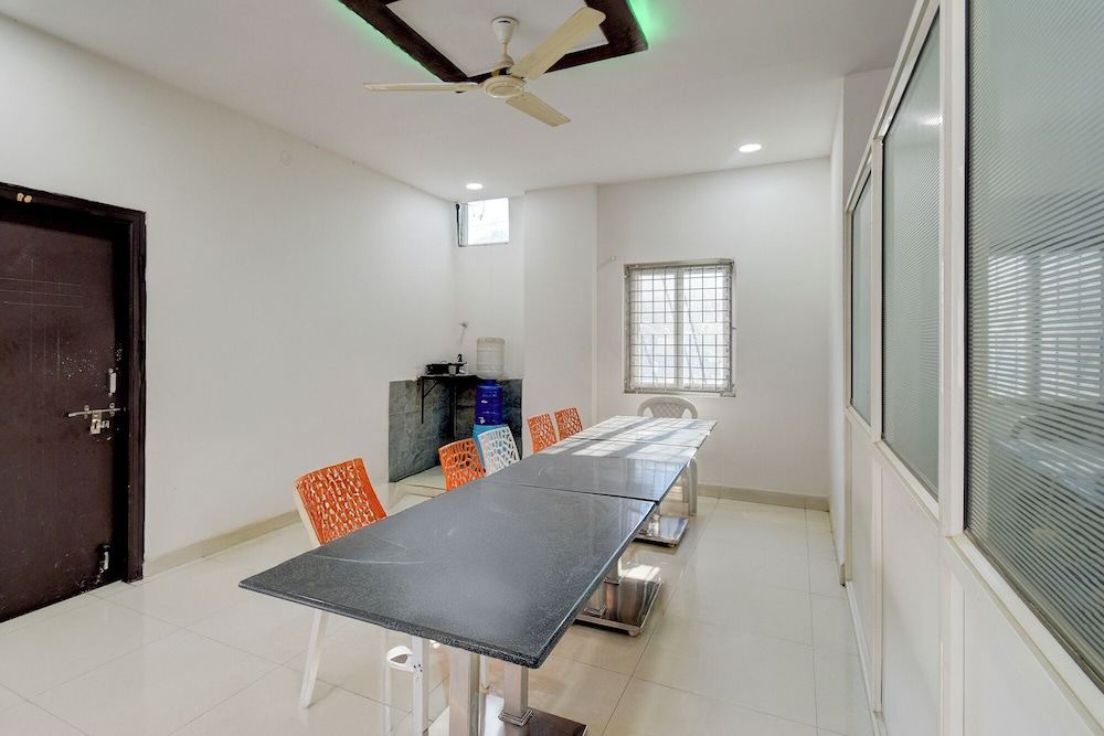 Fabhotel Pgr Guest Inn
