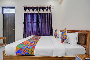Fabhotel Dwarika Inn