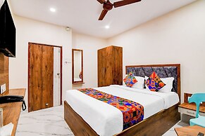 Fabhotel Adhiraj Inn