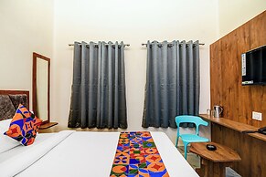 Fabhotel Adhiraj Inn