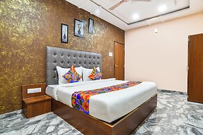 Fabhotel Kamari Inn