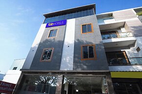 Fabhotel Kamari Inn