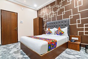 Fabhotel Kamari Inn