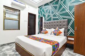 Fabhotel Kamari Inn