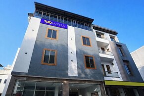 Fabhotel Kamari Inn