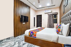 Fabhotel Kamari Inn