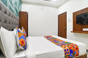Fabhotel Kamari Inn