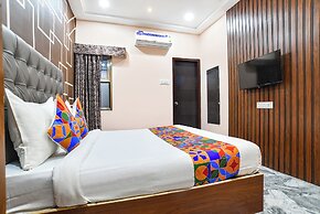 Fabhotel Kamari Inn