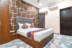 Fabhotel Kamari Inn