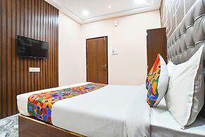 Fabhotel Kamari Inn