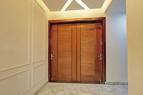 FabHotel Premier Stays - 800m from Artemis Hospitals Gurgaon