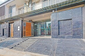FabHotel Premier Stays - 800m from Artemis Hospitals Gurgaon