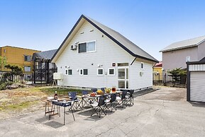THE VILLAGE 1002