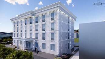 Hotel By Holiday