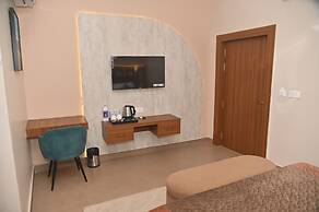 AARUSH HOTEL & RESORT