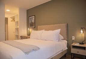 w Fresh 1BR w/ Balcony in Miraflores