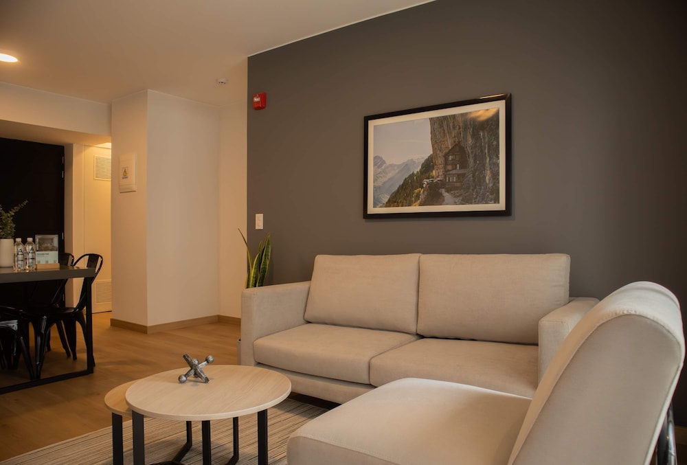 w Fresh 1BR w/ Balcony in Miraflores