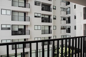 w Fresh 1BR w/ Balcony in Miraflores