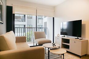 w Dazzling 2BR w/ Balcony in Miraflores