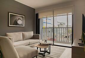 w Engaging 1BR w/ Perfect Balcony in Miraflores