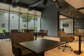 w Engaging 1BR w/ Perfect Balcony in Miraflores