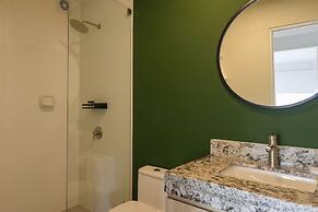 w Graceful 1BR w/ Perfect Balcony in Miraflores