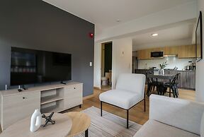 w Graceful 1BR w/ Perfect Balcony in Miraflores