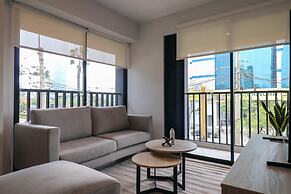 w Graceful 1BR w/ Perfect Balcony in Miraflores