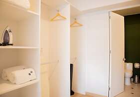 w Fresh & Modern 1BR w/ Balcony in Miraflores
