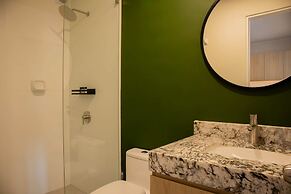 w Prime 2BR w/ Balcony in Miraflores