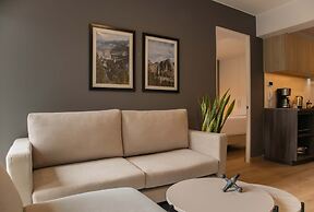 w Prime 2BR w/ Balcony in Miraflores