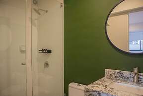 w Prime 2BR w/ Balcony in Miraflores