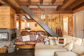 Alpine Chalet With Private Hot Tub