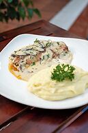 Samaya Boutique & Cuisine