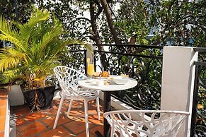 Samaya Boutique & Cuisine