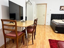 Cozy 2BR Apartment Near Danube River