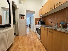 Cozy 2BR Apartment Near Danube River