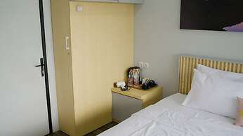 The Lakebox Menjer by Travelink
